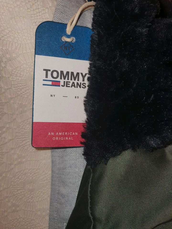 Tommy Hilfiger (Tommy Jeans) Parka lang inkl Versandkosten in Krefeld