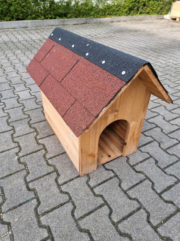 Hundehütte aus Holz, wetterfest in Burladingen
