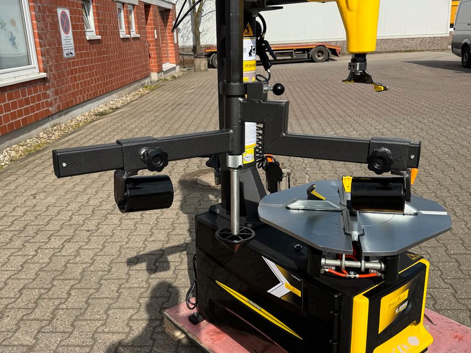 Reifenmontiermaschine 10‘‘ - 24‘‘ mit Hilfsarm pneumatisch in Viersen