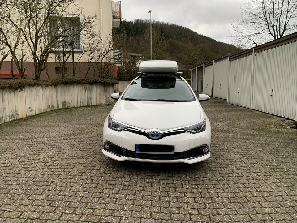 Original Toyota Dachträger mit Dachbox Koffer Weiß in Bad Ems