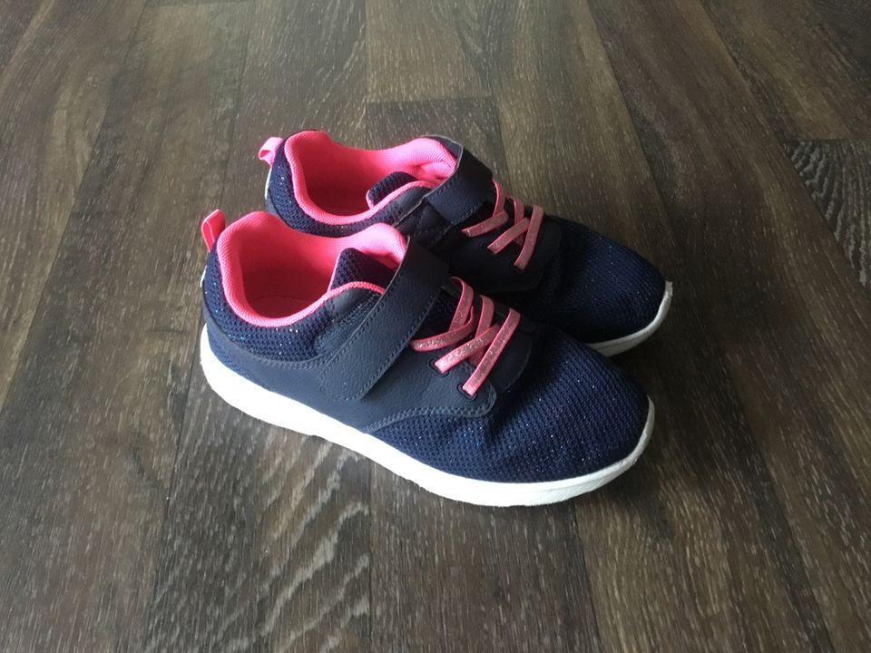 Turnschuhe Sneaker Gr.35 mit heller Sohle mit Klettverschluss in  Sachsen-Anhalt - Könnern | Gebrauchte Kinderschuhe Größe 35 kaufen | eBay  Kleinanzeigen ist jetzt Kleinanzeigen