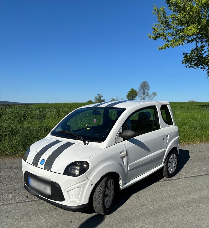 Microcar Due First in Markneukirchen