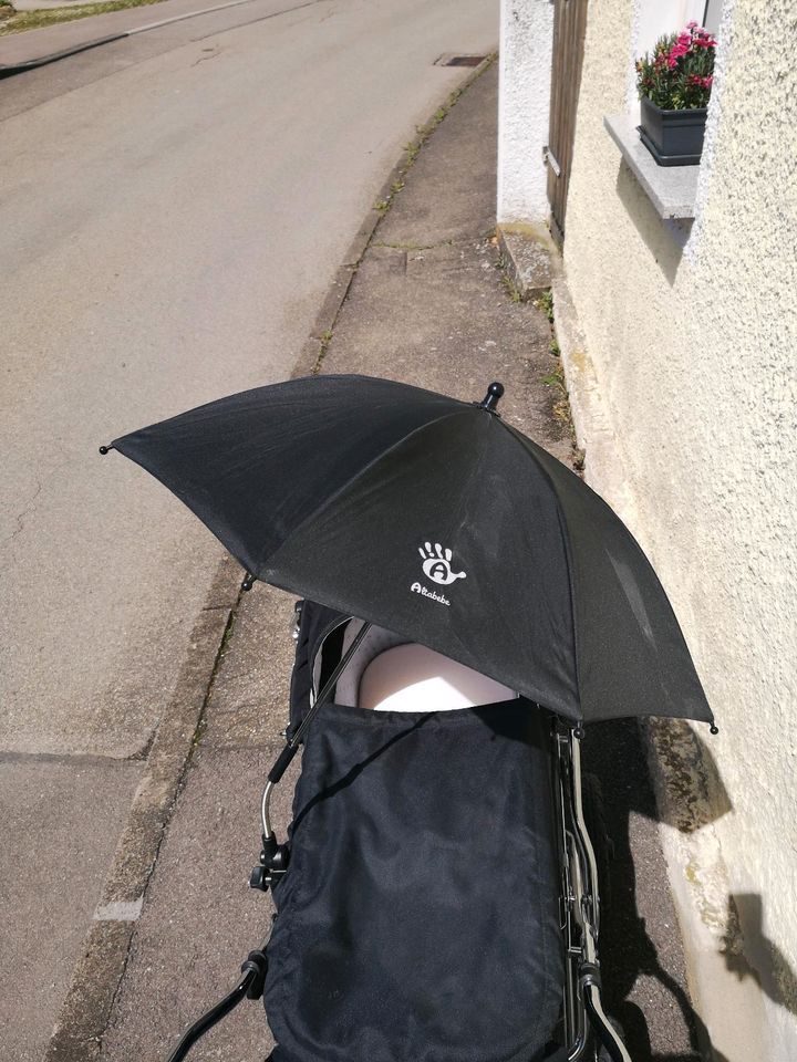 Retro Kinderwagen mit babyschale und Zubehör in Hermaringen