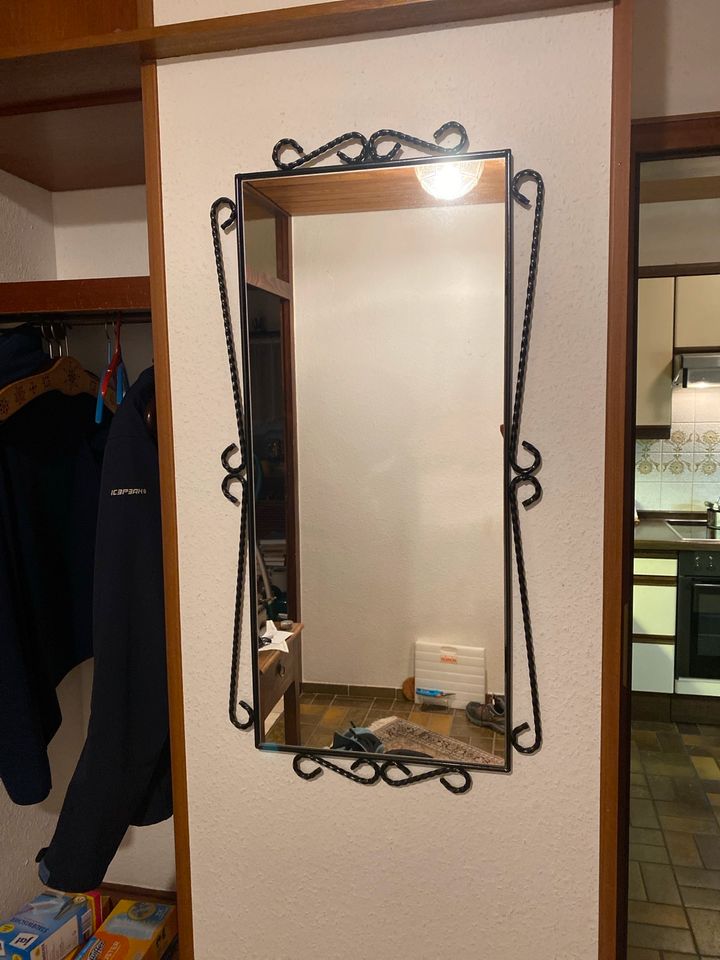 Garderobe und Spiegel in Kernen im Remstal