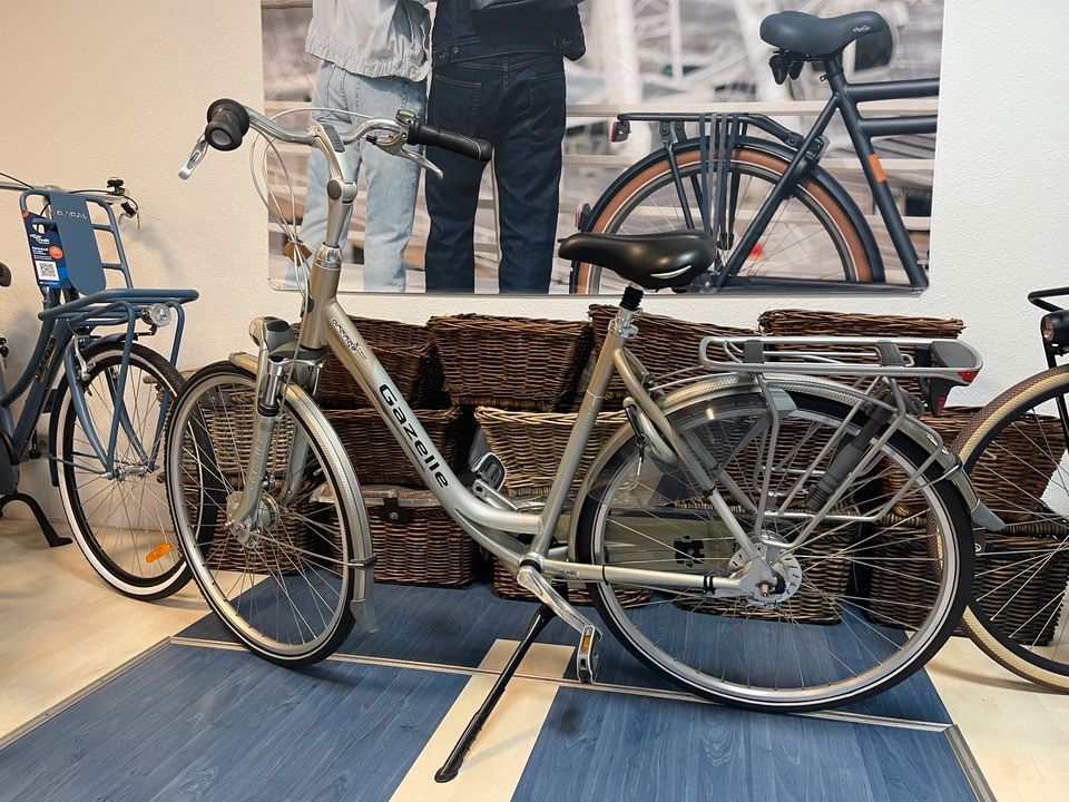 Gazelle Orange Hollandfahrrad Damenfahrrad 28 Zoll in Mönchengladbach