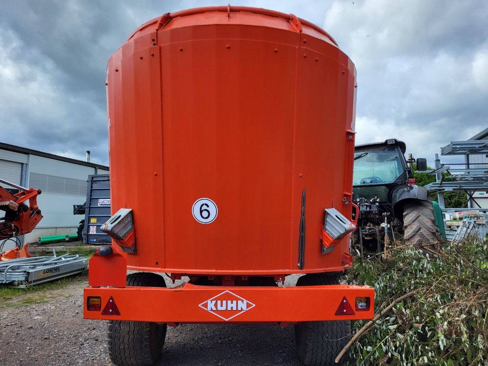 Futtermischwagen Kuhn Euromix Euv 180 Förderband vorne Bj. 2015 in Kirkel