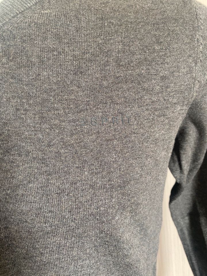 Esprit Pullover gr.S Schwarz oder Grau in Duisburg