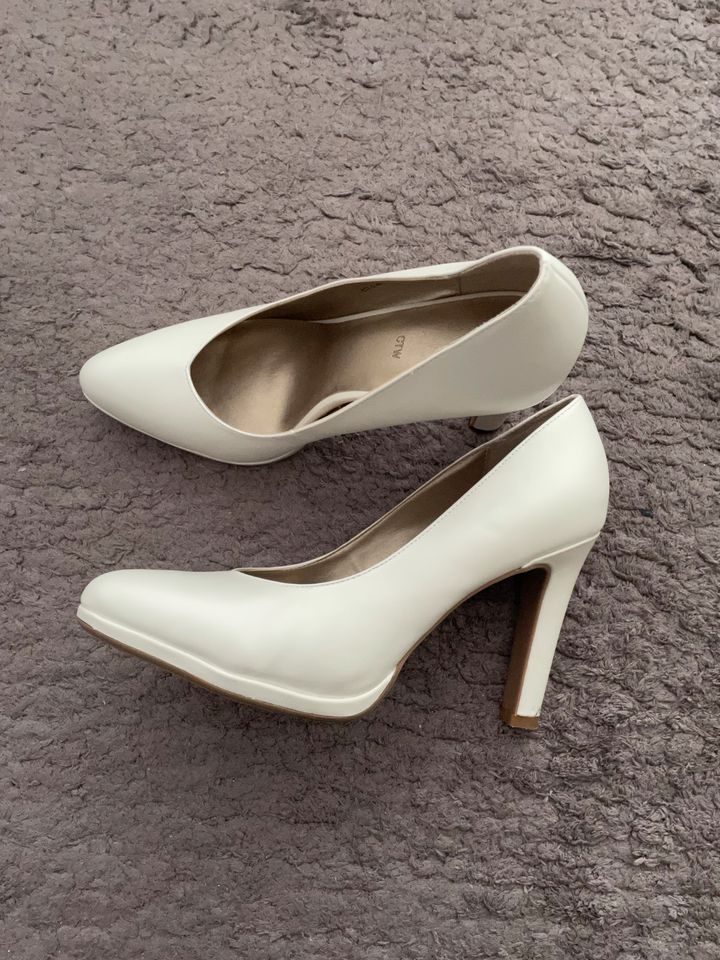 High Heels Pumps Gr.39 Creme Weiß Damenschuhe Schuhe Damen in Hannover