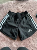 Schöne Mädchen Shorts Adidas Größe 128 Niedersachsen - Westoverledingen Vorschau