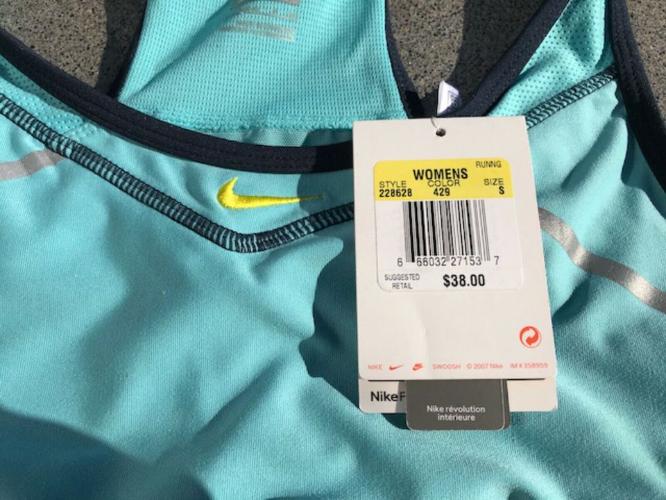 NIKE SWOOSH Sport BH, Gr. S, NEU, ungetragen, Versand möglich in Herscheid