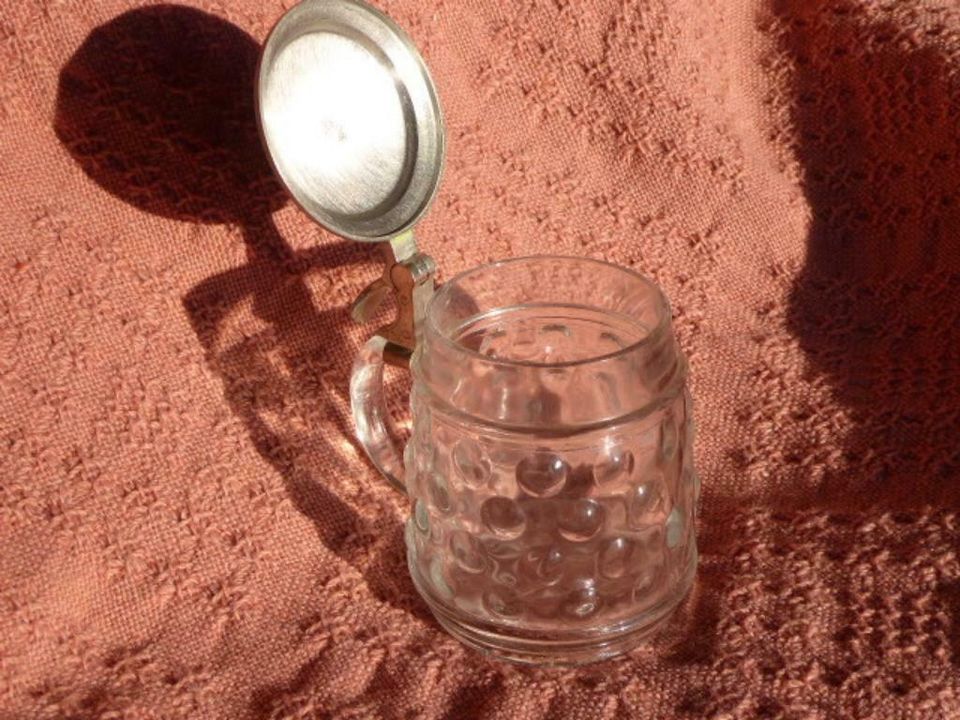 Bierseidel aus Glas mit Zinndeckel in Gammelshausen