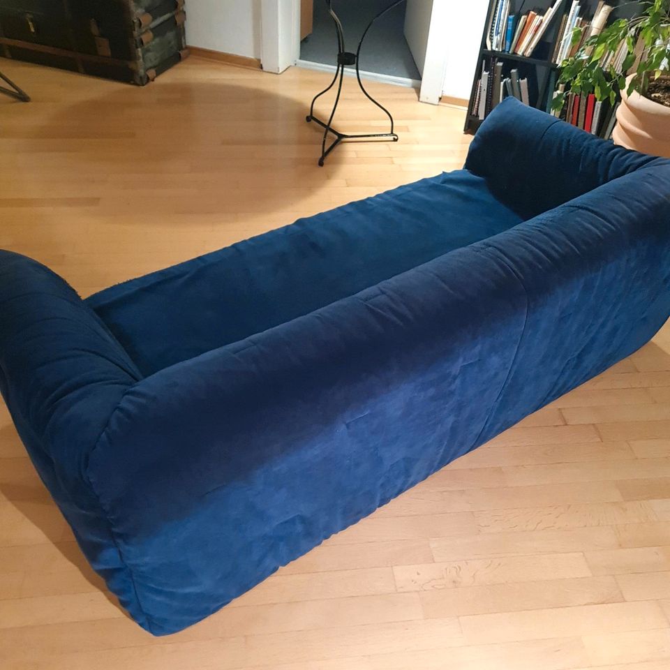 Couch dunkelblau 2 Sitzer in Berlin