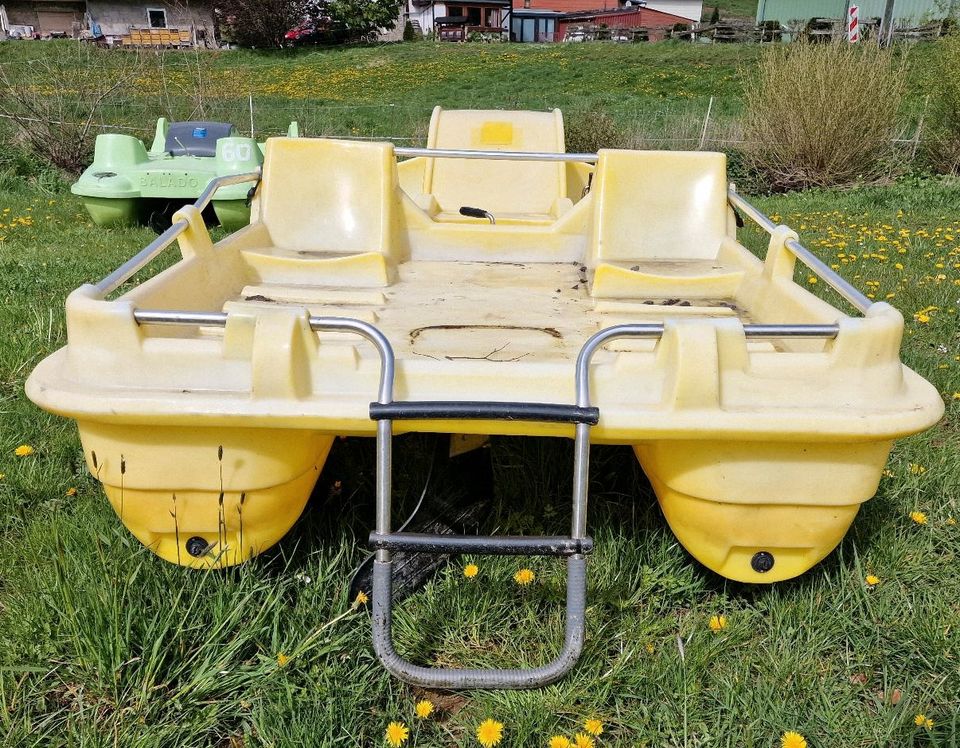 Schönes 4 Sitzer Trettboot in Lirstal