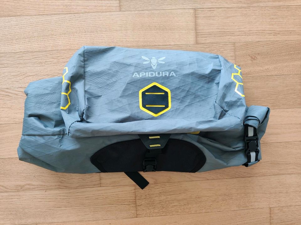 Apidura Handlebar Pack und Accessory Pocket Bikepacking in Berlin