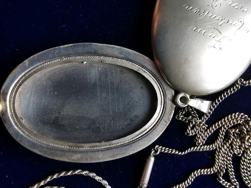 Silber Medaillon Amulett Armband Brosche Kette mind.103Jahre alt in Halberstadt