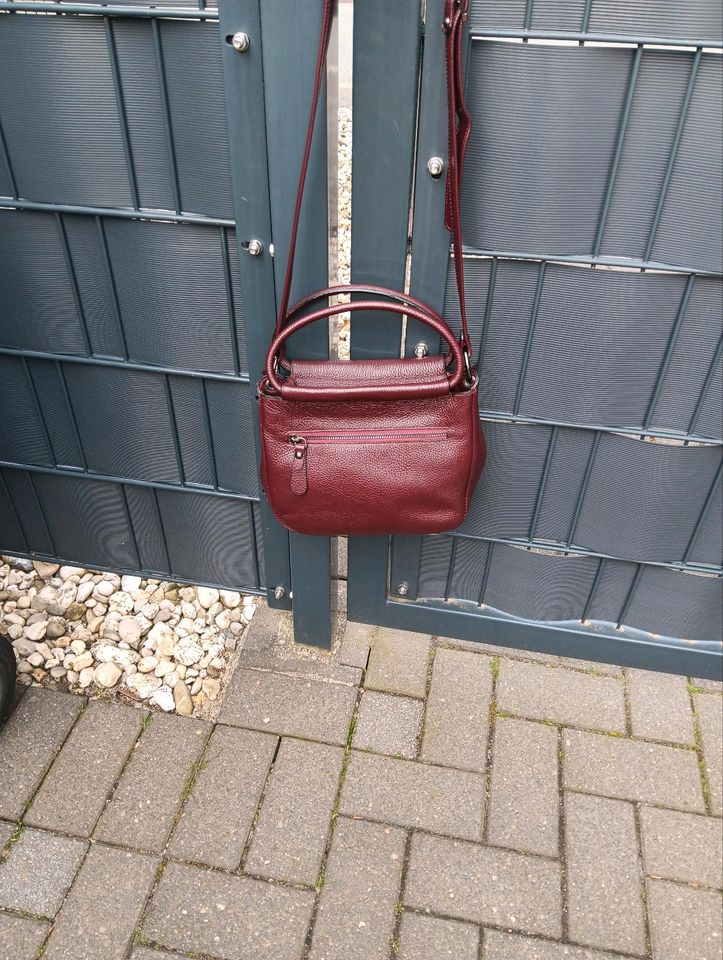 Handtasche aus echtem Leder,  neu, bordeaux in Bedburg-Hau