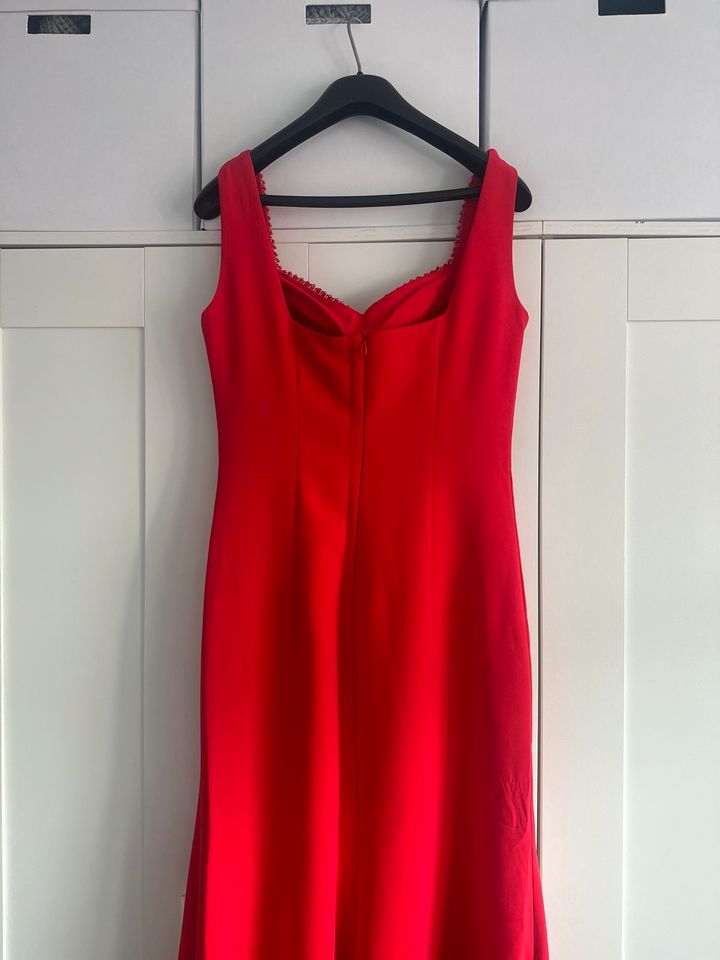 Rotes Abendkleid in Duisburg