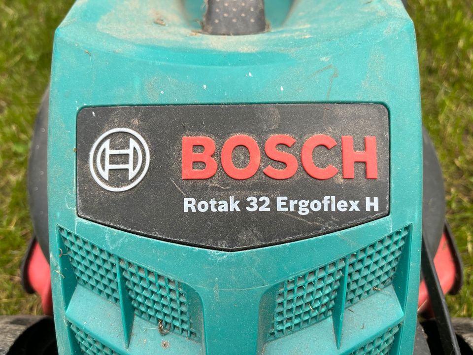 Bosch Elektro Rasenmäher Rotak 32 Ergoflex H in Winhöring
