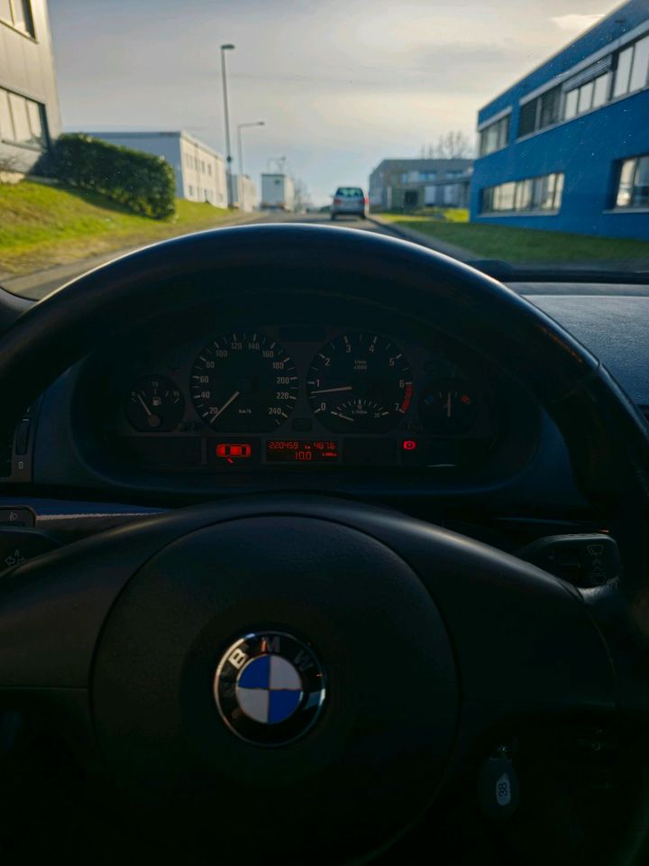 BMW E46 325ti Compact in Burscheid