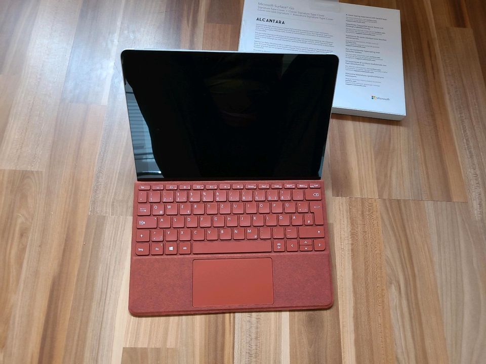 Microsoft Surface Go Komplettset,  rot, wie neu in Wolfhagen 