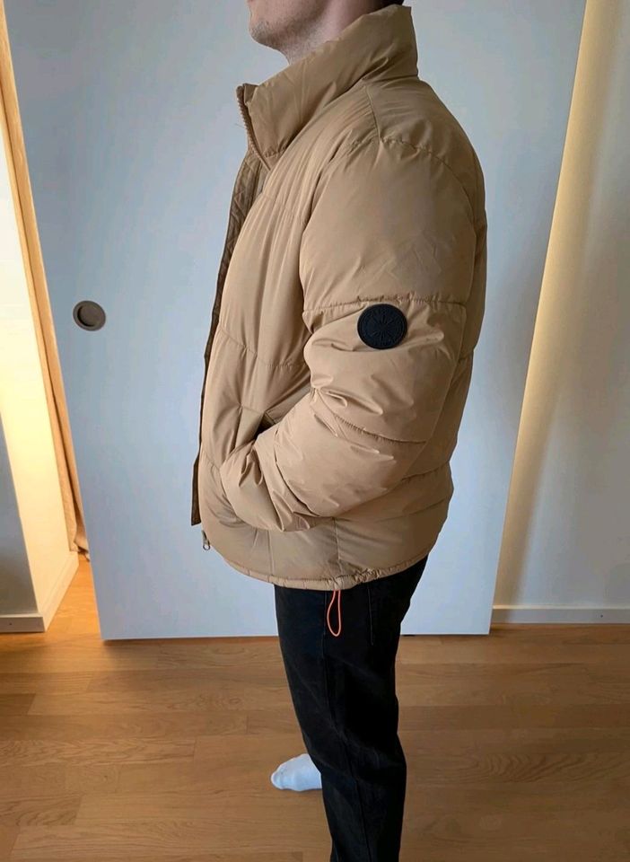 Bershka Beige/Creme /Sand Puffer Jacket Winterjacke Größe M in Hildesheim