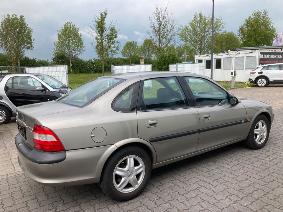 Opel Vectra B „CD“, AUTOMATIK, 2.Hand, nur 100.400km, TÜV NEU in Lilienthal