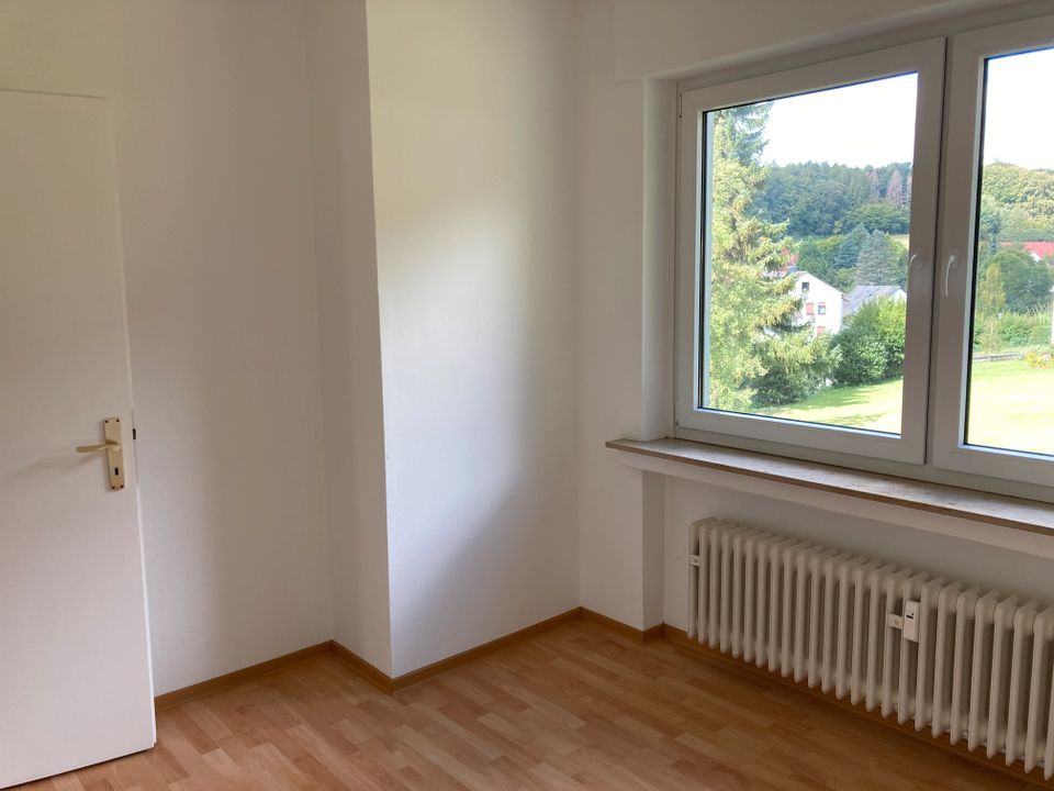 Helle Wohnung 3 Zimmer Küche Bad mit Balkon und Garage in Preußisch Oldendorf