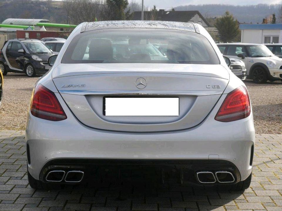 AB 18+ Mercedes C63 AMG Mieten in Berlin Autovermietung Whatsapp 24/7 in Berlin