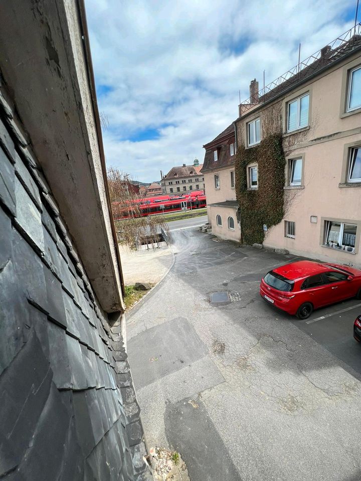 Alte Haus mit Scheune und Parkplatz zu verkaufen in Kronach