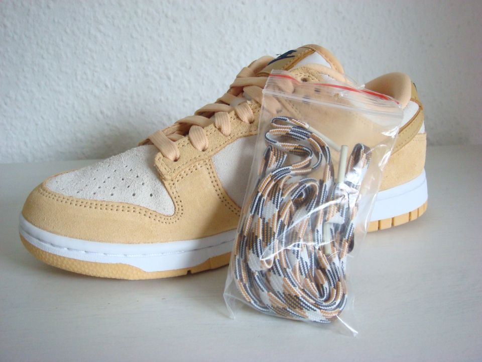 Nike Dunk Low LX Celestial Gold Suede EU 39 US(W) 8 Gelb Beige in Kiel