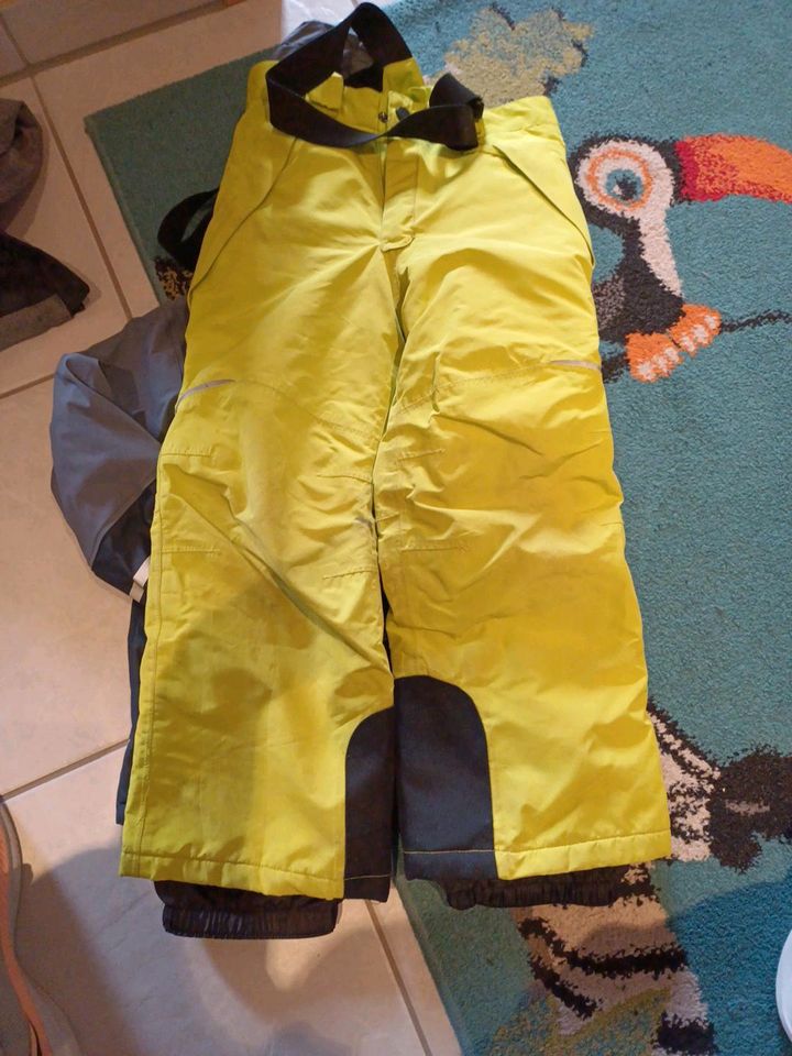 Regenjacke Schneehose 110/116 in Moorweg