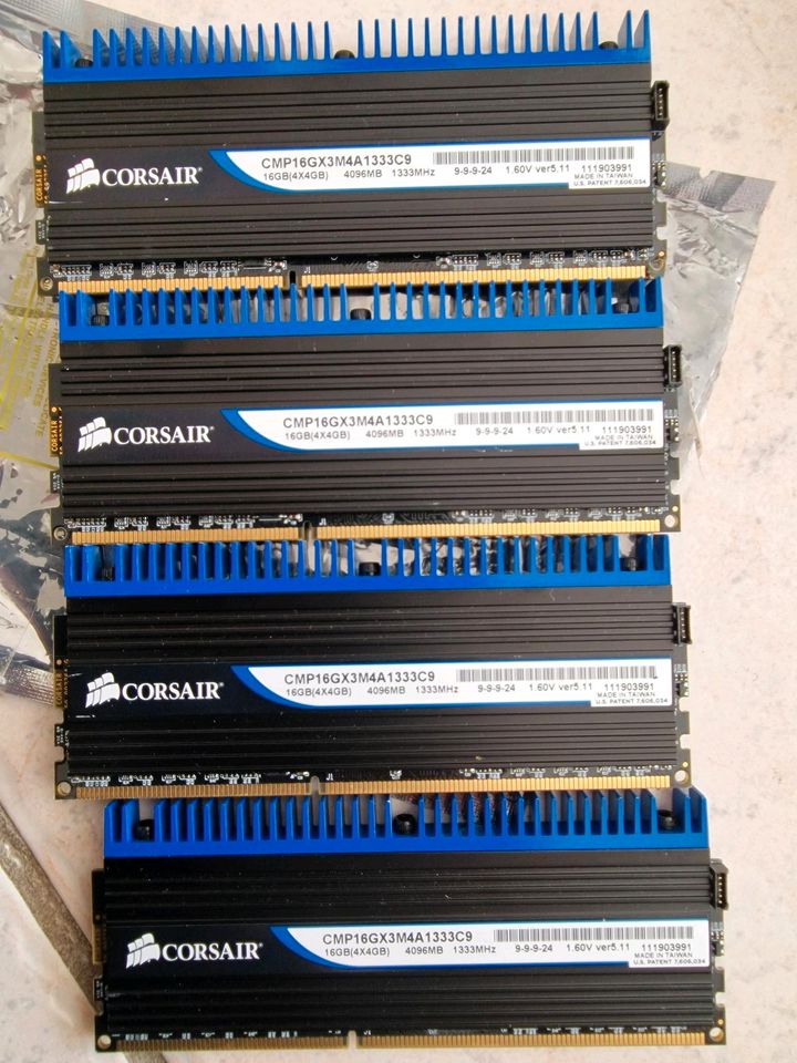 Corsair Dominator DDR3 16gb 4x4gb CMP16GX3M4A1333C9 in München