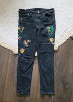 H&M Girlfriend Mom Jeans mit Stickerei, Weite 30 Gr. 38/40 Nordrhein-Westfalen - Bad Sassendorf Vorschau