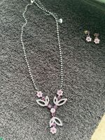 Vintage Schmuckset Kette Ohrringe Blüten Strass Flieder Lila Niedersachsen - Ritterhude Vorschau