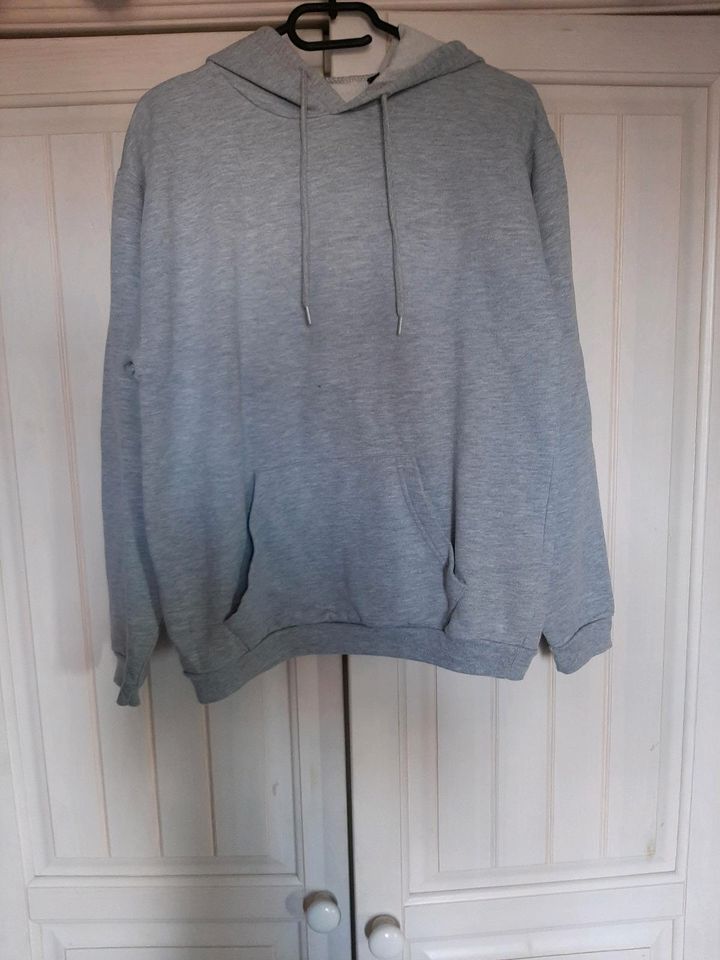 Grauer Queen Pullover / Hoodie Gr.M | Hamburger Haenger in Wischhafen