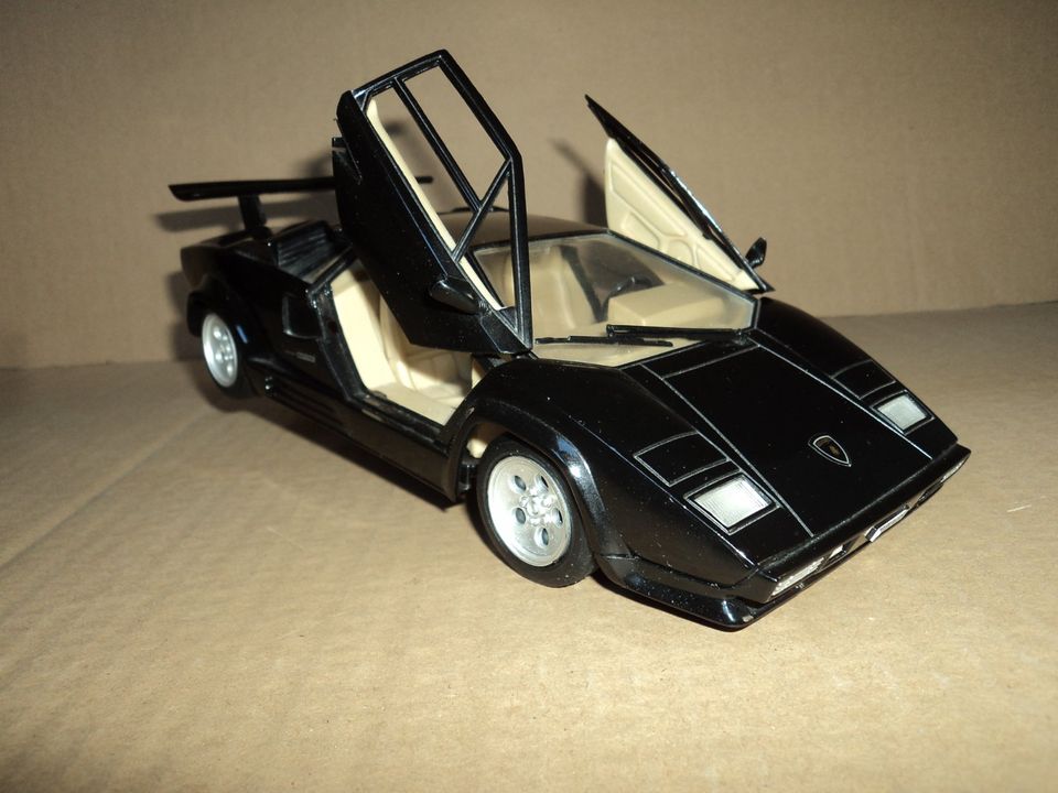 Lamborghini Countach 5000 schwarz Maßstab 1/18 - Top Zustand in Schmalkalden