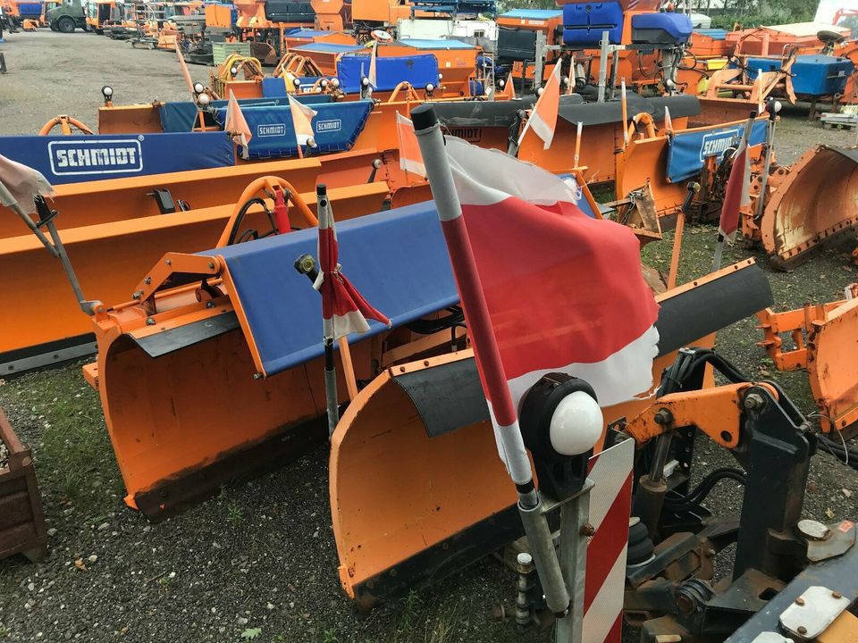 Schneeschild - Schmidt - Unimog - Schlepper in Wardenburg