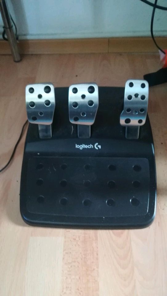 Verkaufe hier mein Logitech Lenkrad mit shifter in Hanau