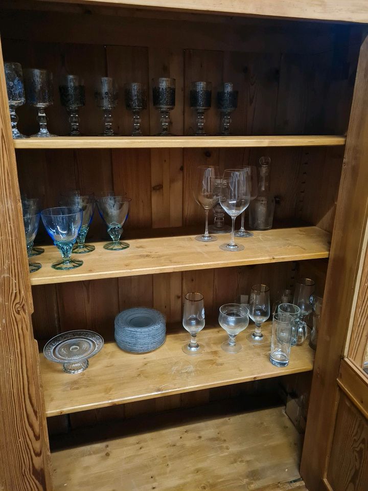 Vitrinenschrank Bauernschrank Schrank Vitrine in Wentorf