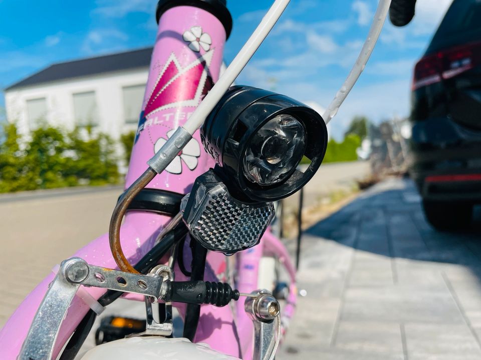 Falter Fahrrad für Mädchen in rosa in Magdeburg