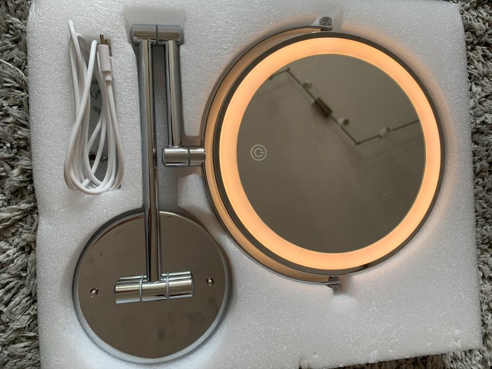 Kosmetikspiegel mit Licht und Vergrößerung in Großkarlbach
