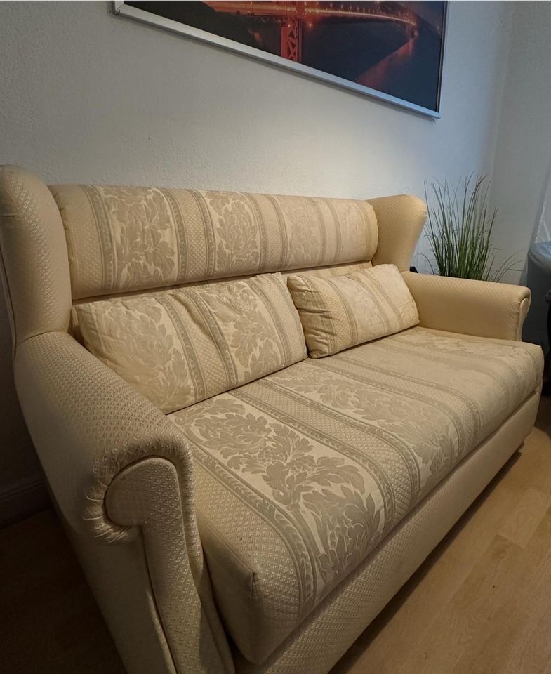 Schlafsofa/ Couch mit ausziehbarem Lattenrost in Schwelm