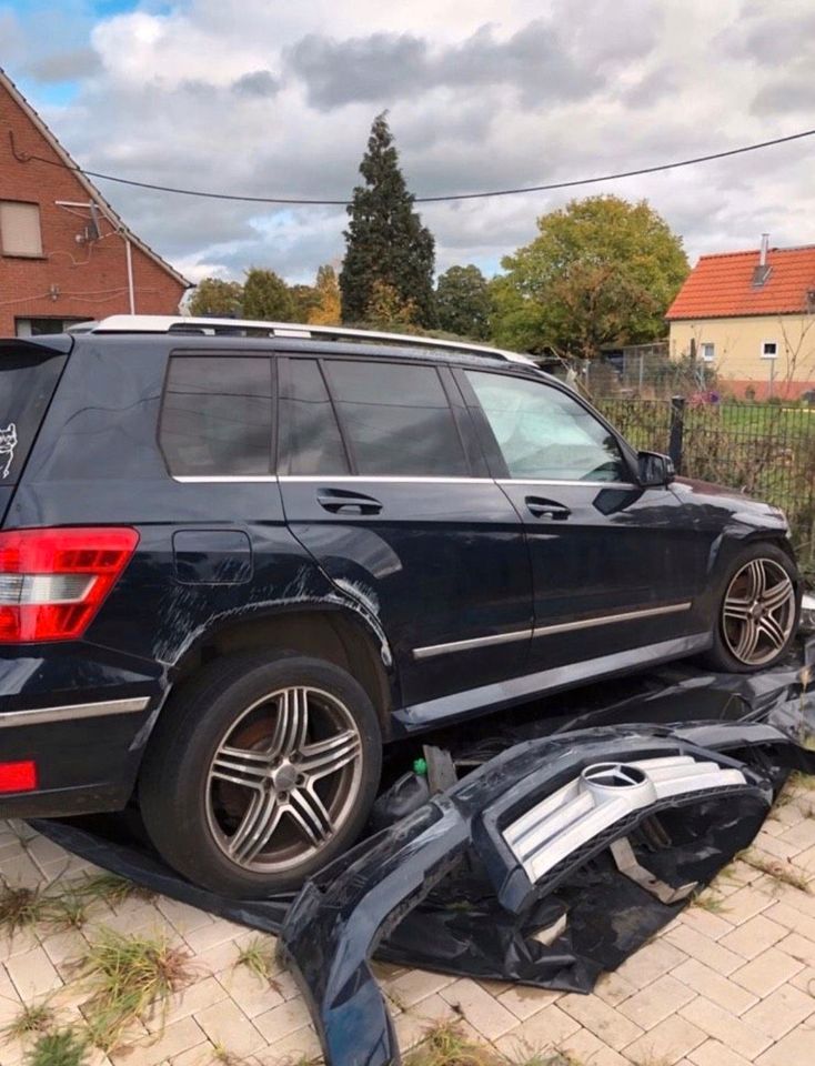 Mercedes GLK 4 matic zum Ausschlachten Schlachtfest Ersatzteile in  Baden-Württemberg - Remchingen, Ersatz- & Reparaturteile