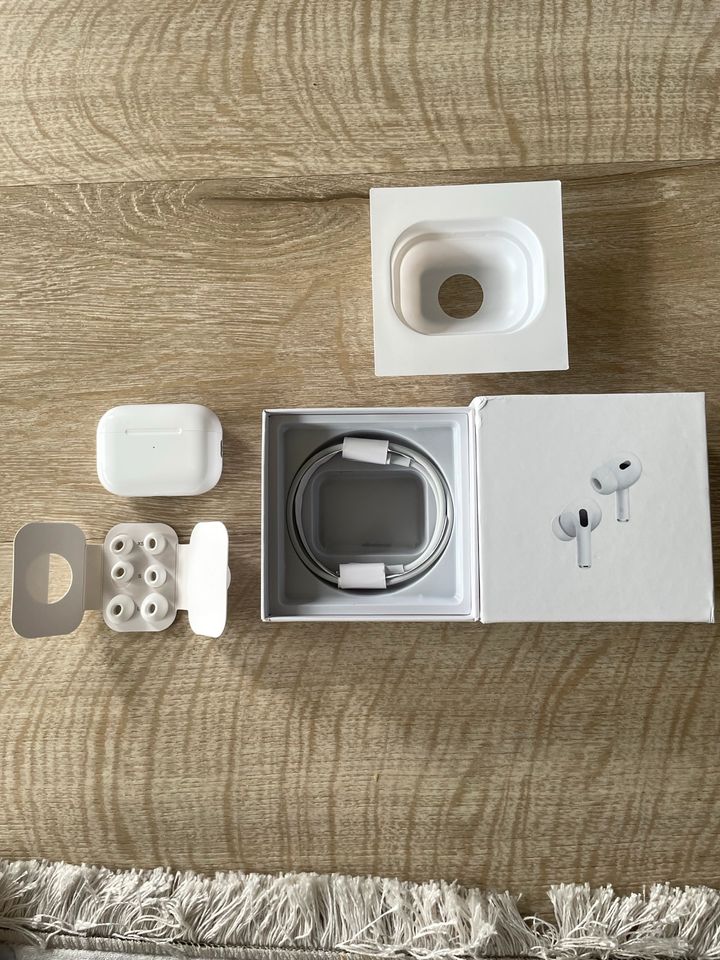 AirPods Pro 2nd Generation, Nagelneu/Garantie in Detmold