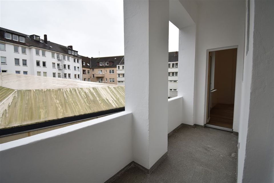 Moderne trifft auf Altbaucharme! Sanierte 3-Zi-Whg mit Balkon in Oberhausen in Oberhausen