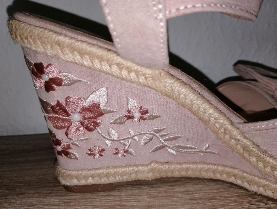 Sandalen, Pumps mit Keilabsatz in rosa in Dortmund