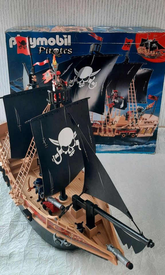 Playmobil Piratenschiff mit Zubehör in Schmelz