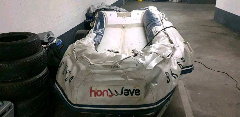 Hochwertige Honda Honwave 380 Schlauchboot mit 20 PS Motor in Stuttgart