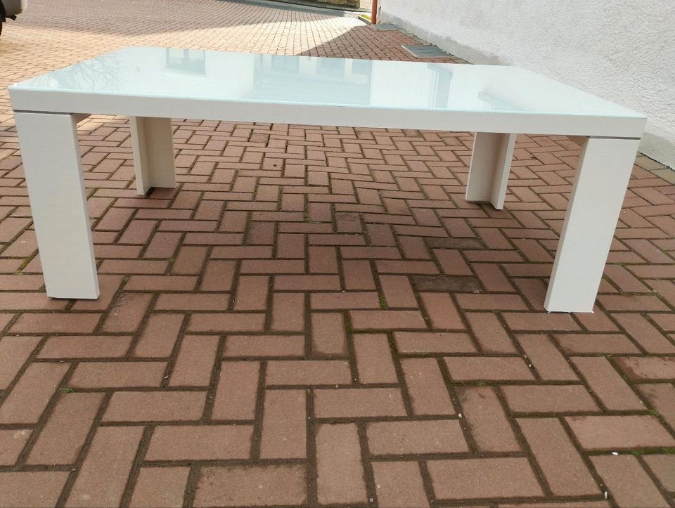 Wohnzimmer Tisch in Eschau