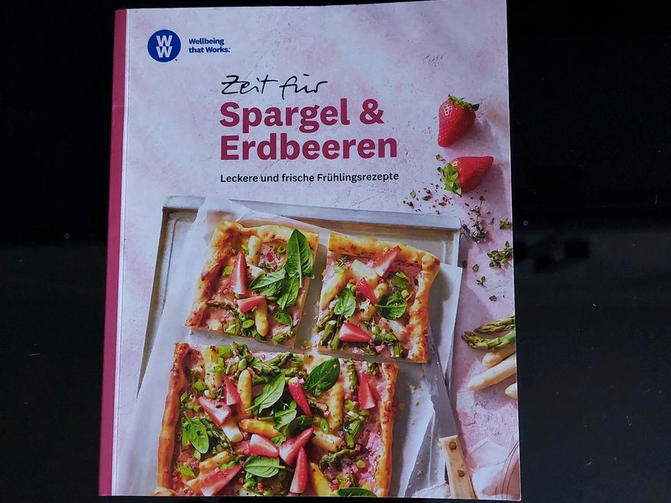 Weight Watchers Kochbuch "Zeit für Spargel & Erdbeeren" in Neuss